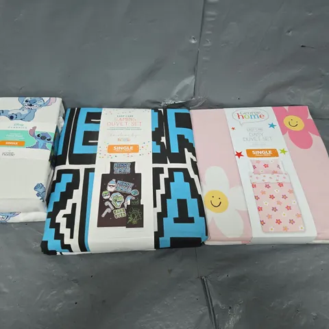 LARGE BOX OF ASSORTED DUVET SETS AND FITTED SHEETS