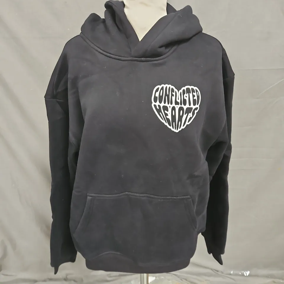 CONFLICTED HEARTS PRINTED HOODIE IN BLACK SIZE M