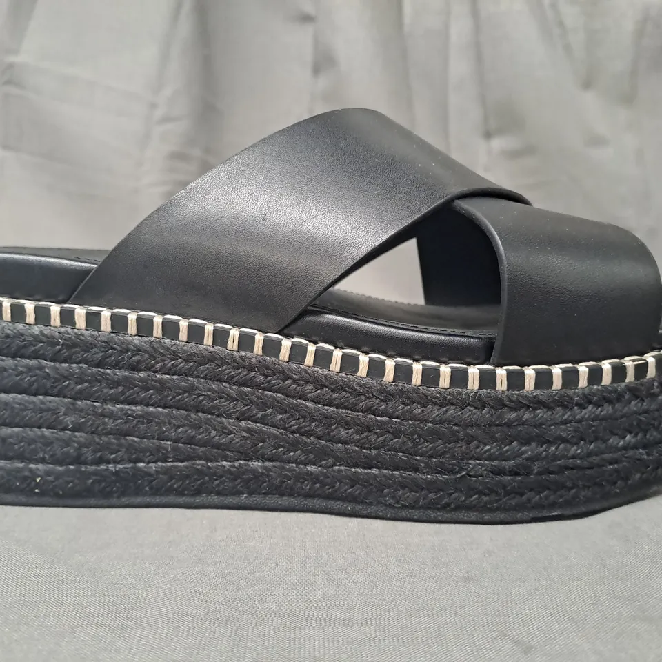 PAIR OF FITFLOP PLATFORM WEDGE OPEN TOE CROSS-STRAP SANDALS IN BLACK UK SIZE 6