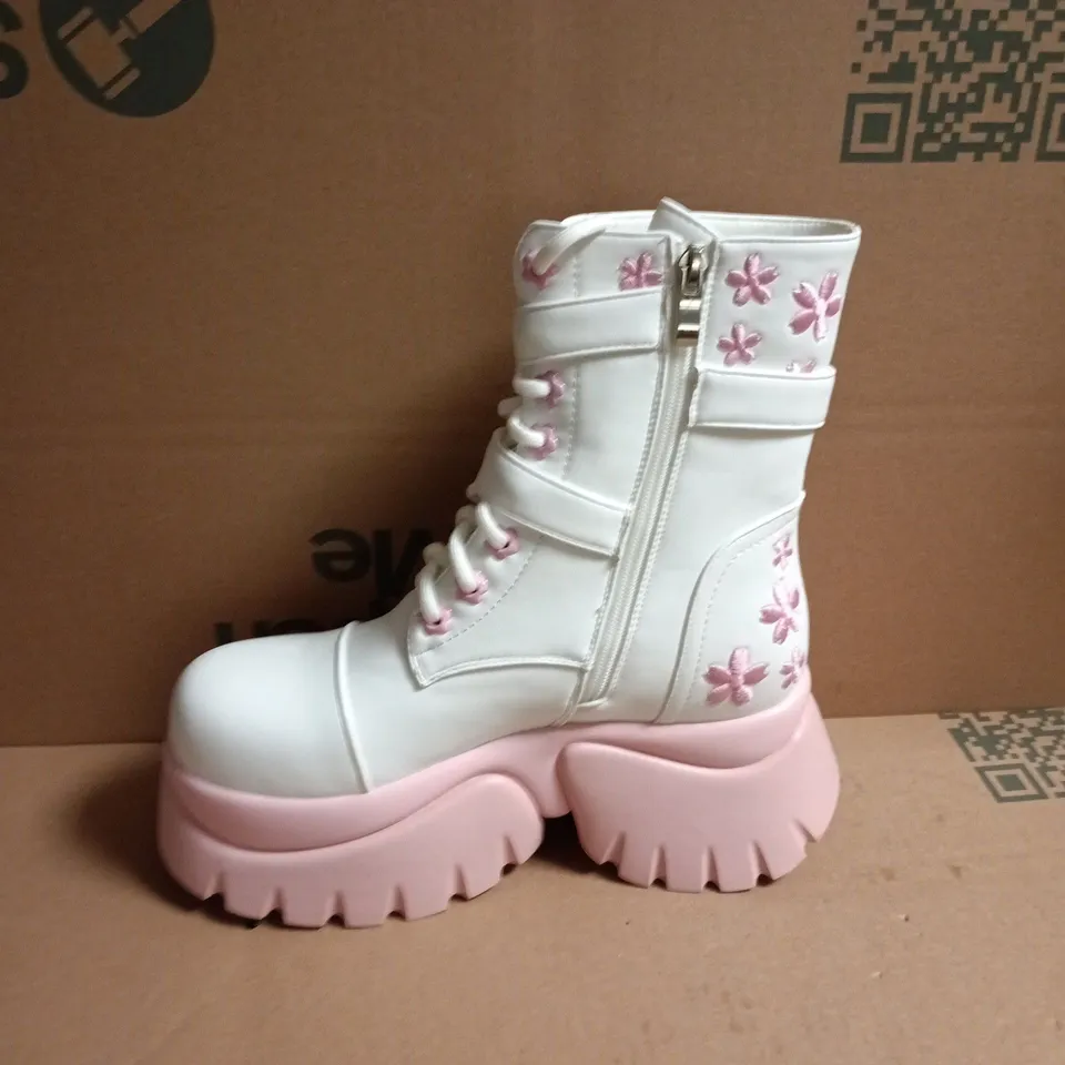 BOXED KOI WHITE BOOTS WITH PINK PLATFORM SOLE AND FLORAL EMBROIDERY - UK 6