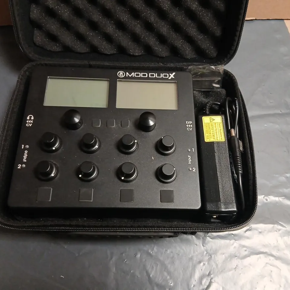 MOD DEVICES DUO X DESKTOP GUITAR EFFECTS MULTI-EFFECT AUDIO PROCESSOR – BOXED WITH POWER SUPPLY & CARRY CASE