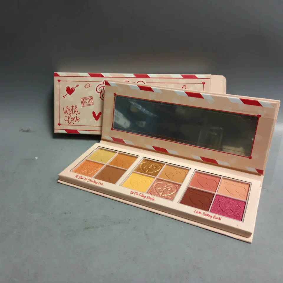 BOXED P.LOUISE FALL IN LOVE PRESSED PIGMENT PALETTE