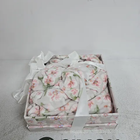 FLORAL-PATTERNED THROW BLANKET IN DECORATIVE GIFT BOX