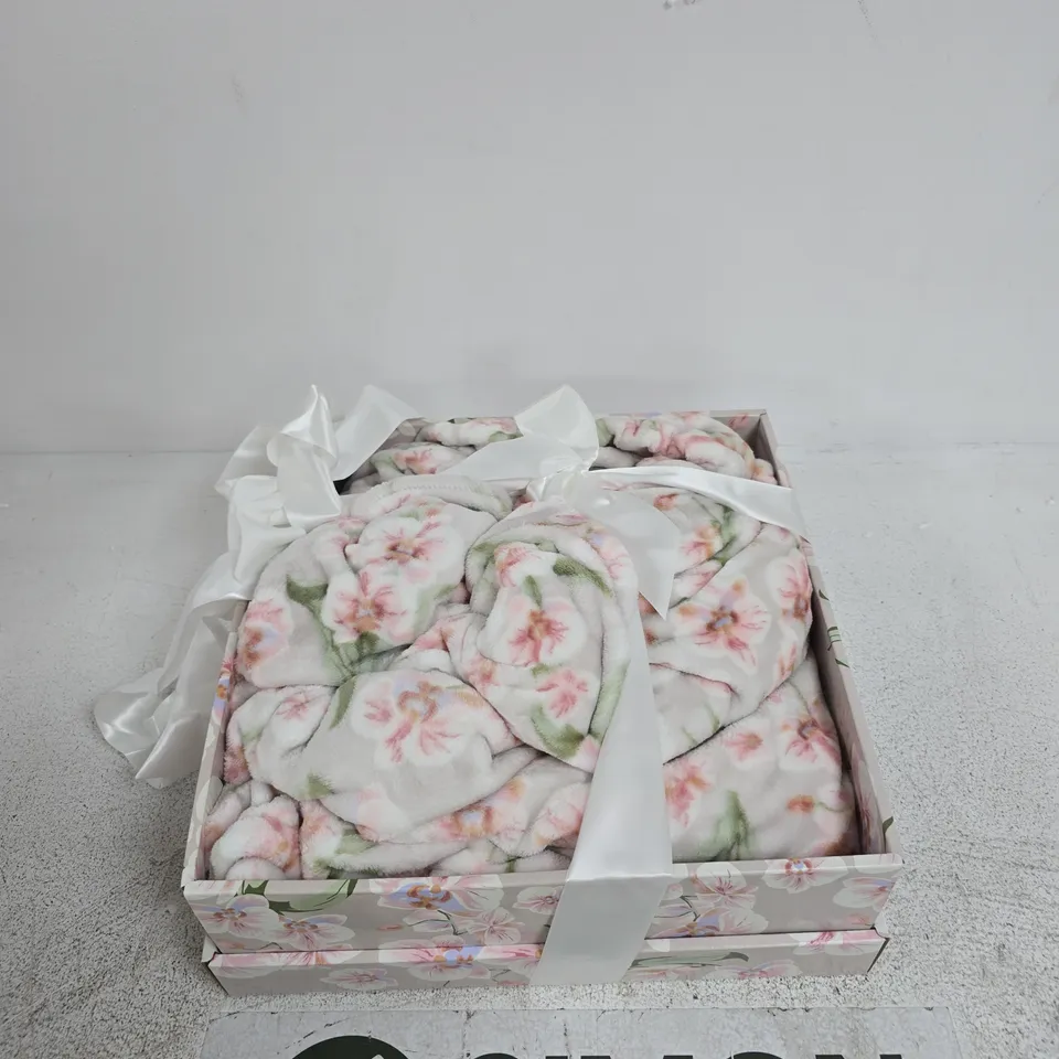 FLORAL-PATTERNED THROW BLANKET IN DECORATIVE GIFT BOX