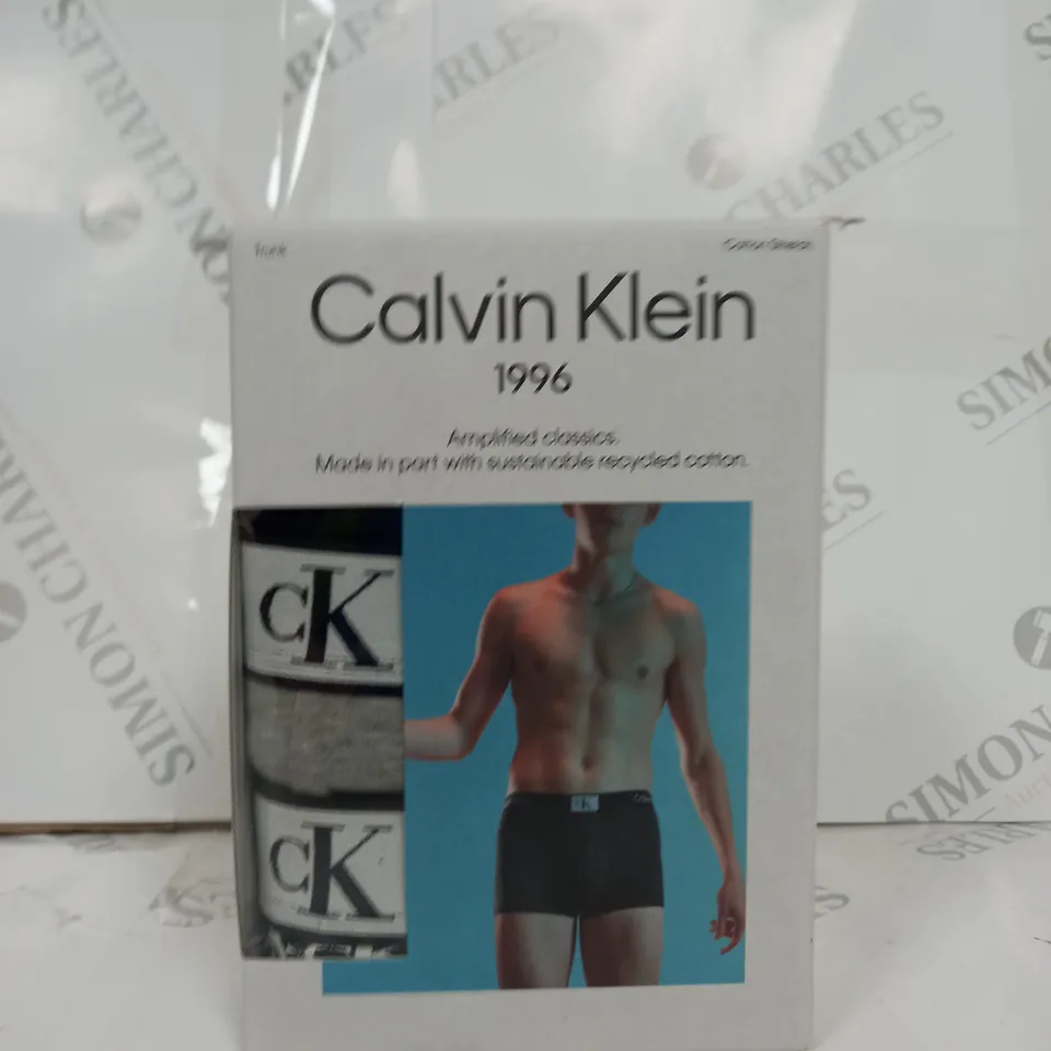 BOXED CALVIN KLEIN CLASSIC TRUNKS SIZE M - X3