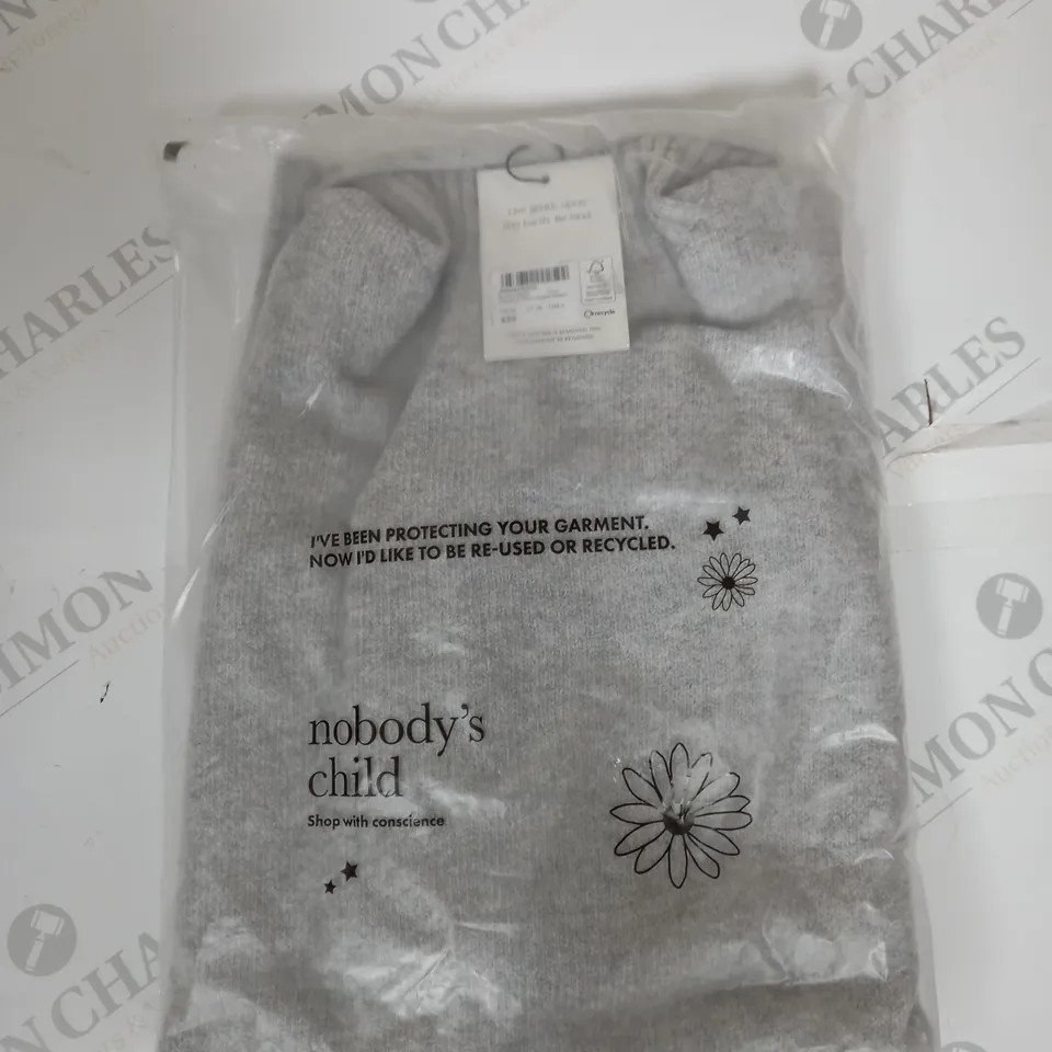 BAGGED NOBODYS CHILD GROWN ON NECK LONGLINE JUMPER SIZE M 