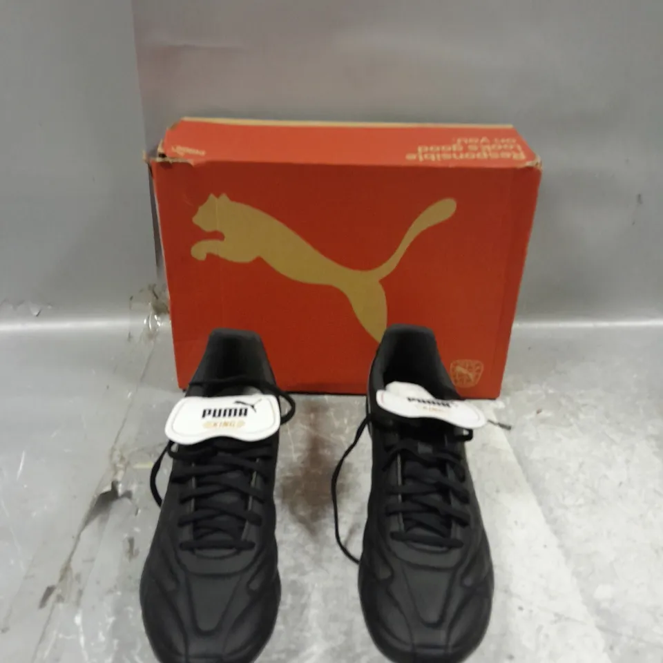 BOXED PAIR OF PUMA KING TOP BLACK FOOTBALL BOOTS - UK 9.5