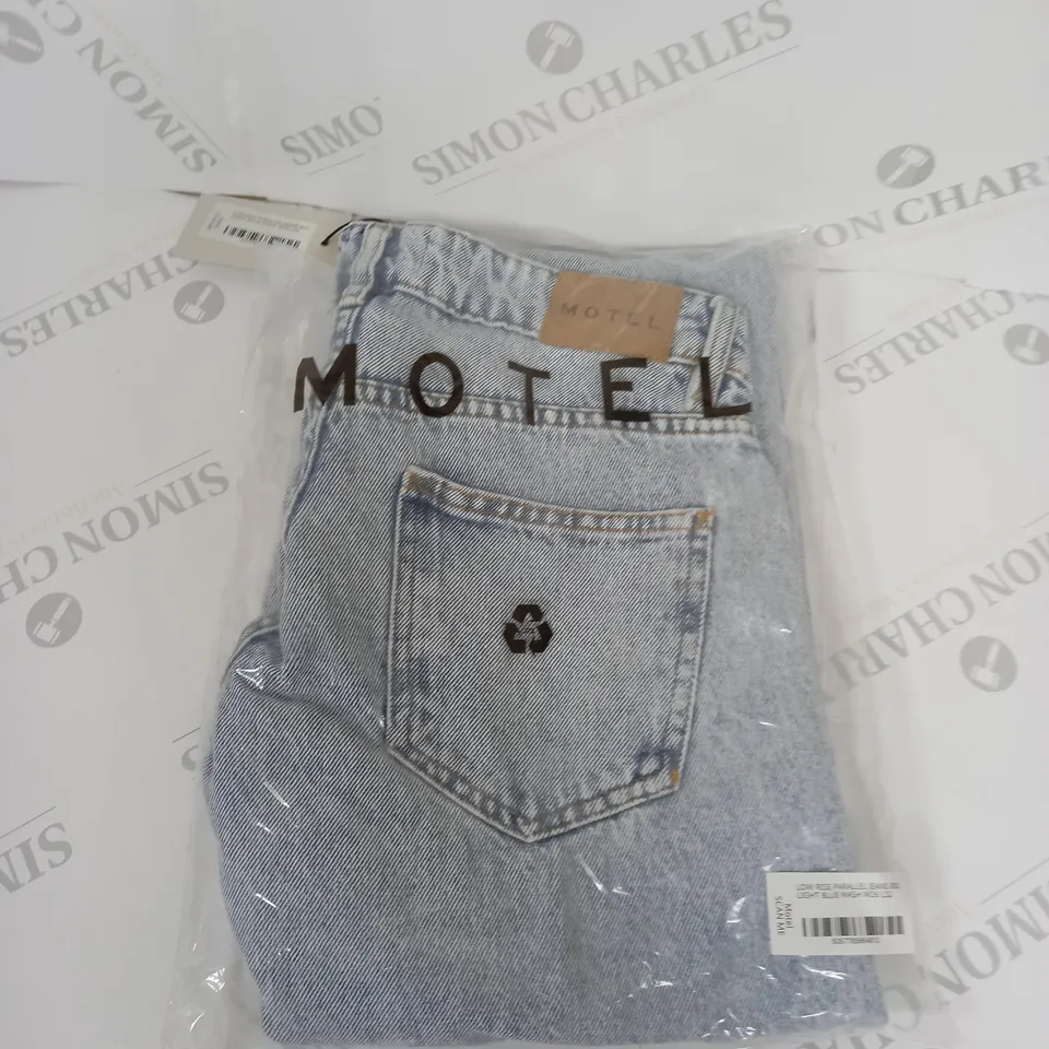 BAGGED MOTEL BLUE DENIM JEANS SIZE W26 L32