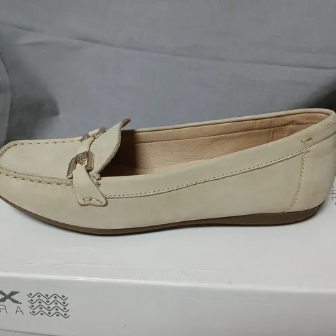 GEOX ANNYTAH MOC A LOAFERS – TAUPE, UK 6.5 (EU 39.5)