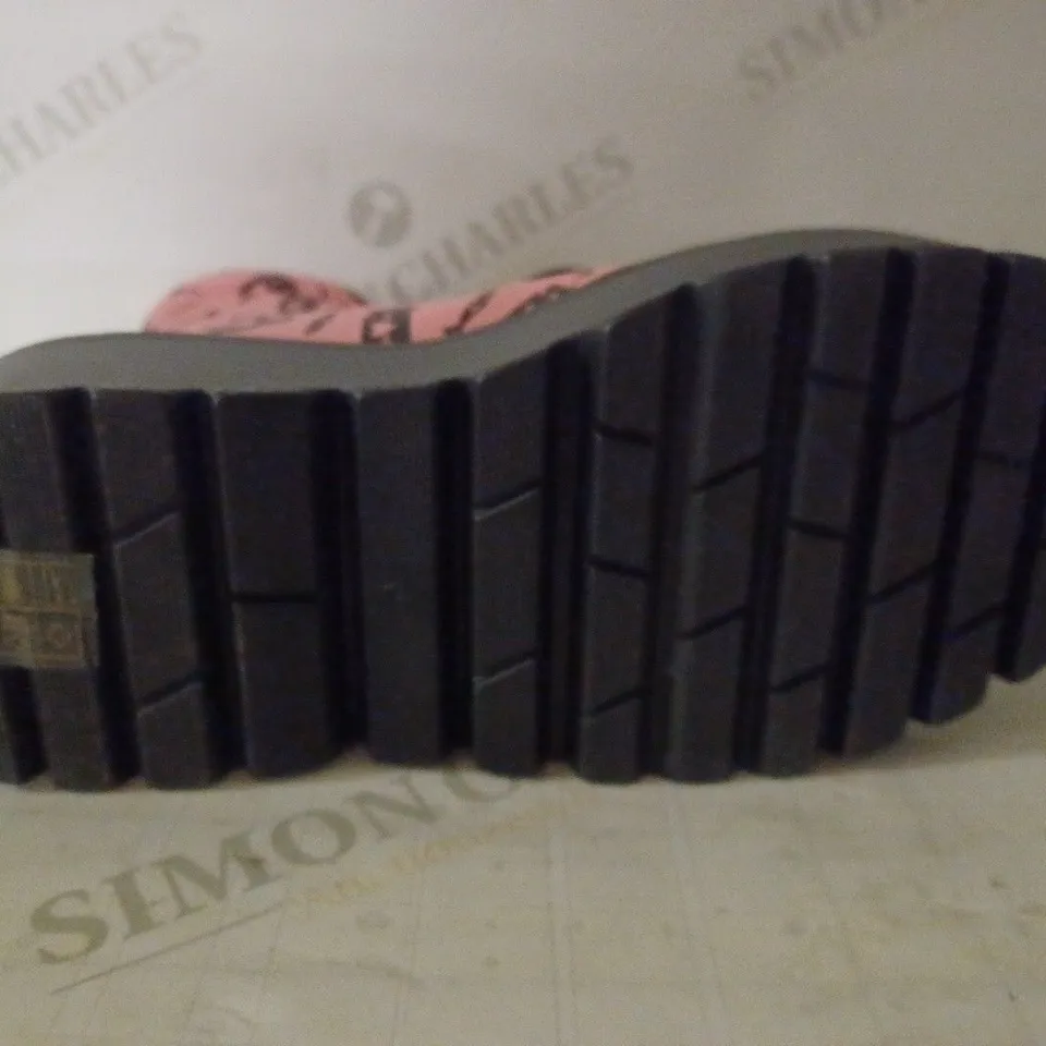 BOXED PAIR OF KOI WOMEN'S PLATFORM BOOTS SIZE 6