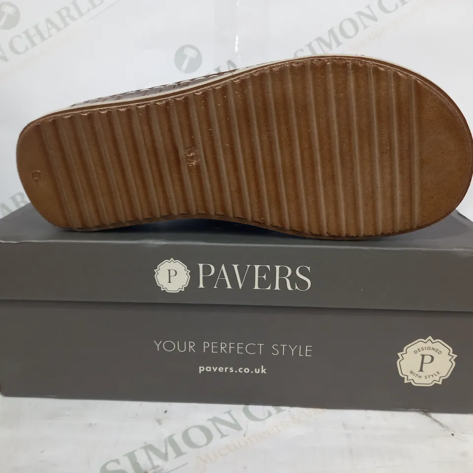 BOXED PAIR OF PAVERS LOW WEDGE HEEL OPEN TOE SANDALS IN BROWN EU SIZE 37