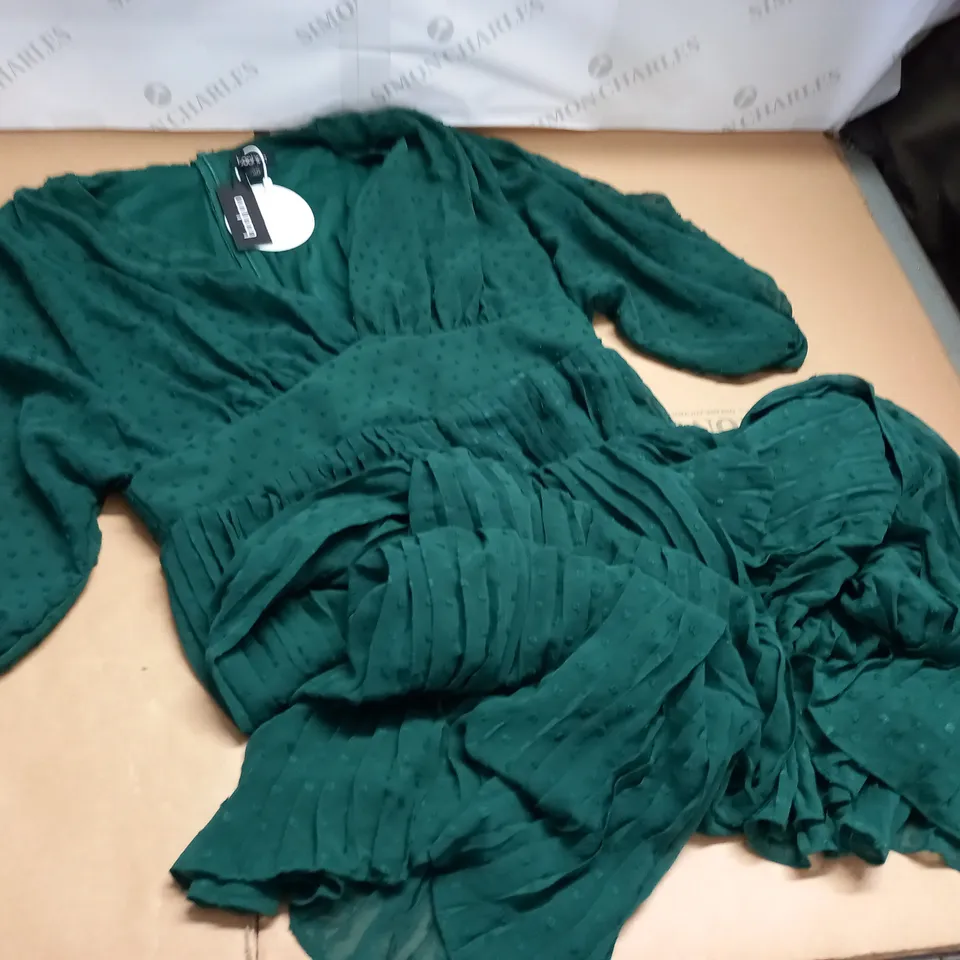 BOOHOO DOBBY BALLOON SLEEVE CULOTTE JUMPSUIT IN FOREST - 16