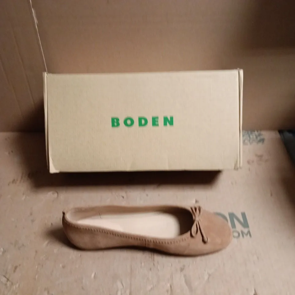 BODEN WOMEN'S SUEDE BALLET FLATS – TAN, UK 5 (EU 38)