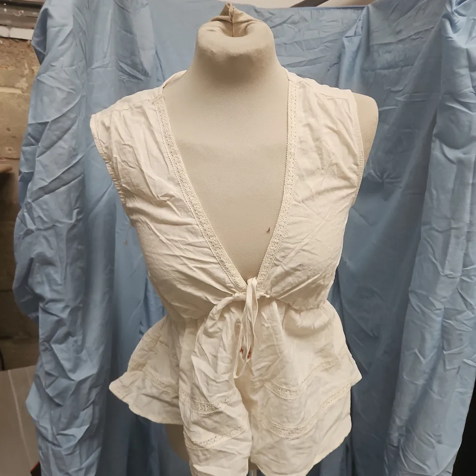 ONLY CLOUD DANCER WHITE LACE-TRIM TIE-FRONT TOP – XS