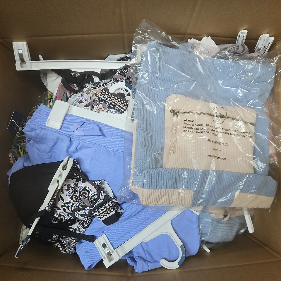 APPROXIMATELY 35 ASSORTED CLOTHING ITEMS IN VARIOUS SIZES, STYLES & COLOURS TO INCLUDE ITEMS SUCHS AS AUDEN BRALETTE, ALL IN MOTION JOGGERS, ART CLASS TOTE BAG, ETC - COLLECTION ONLY
