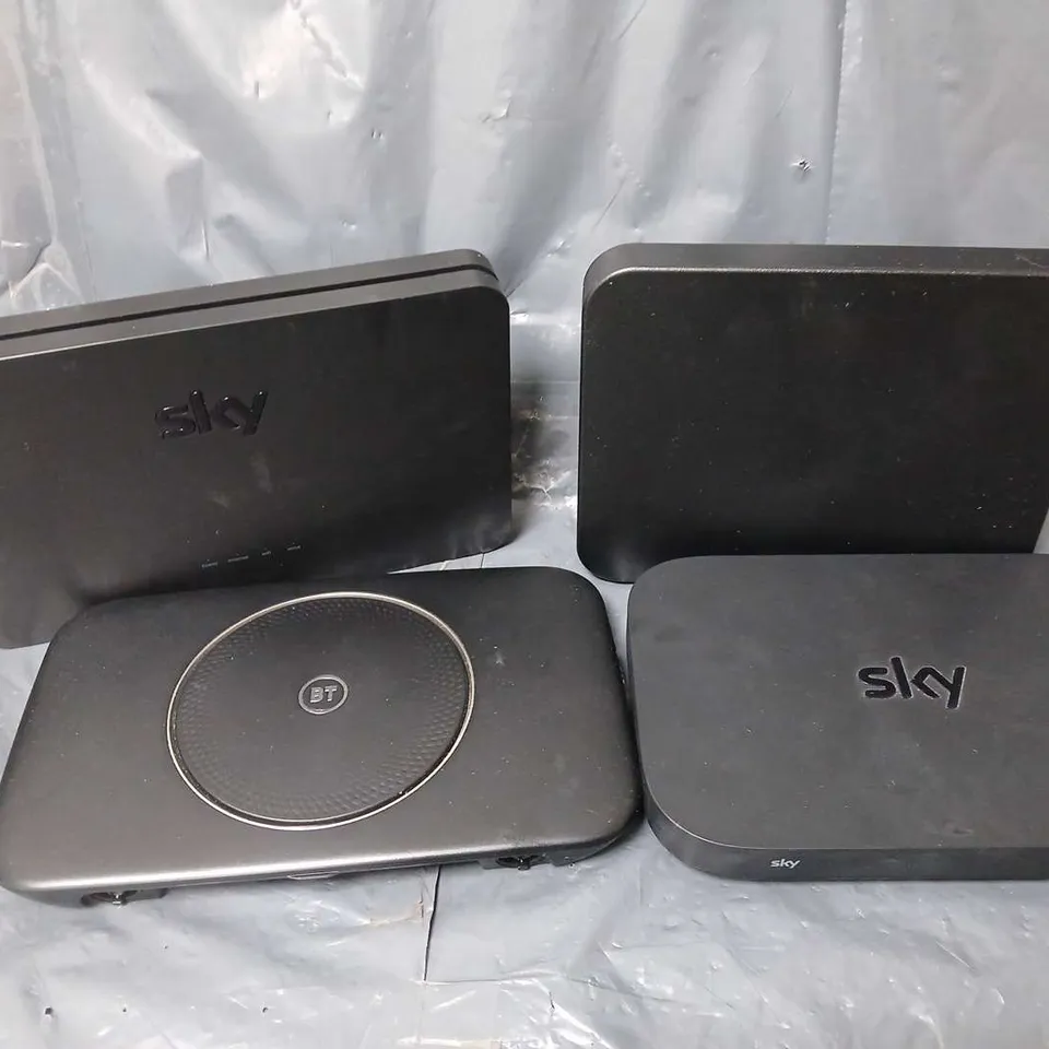 APPROXIMATELY 5 ASSORTED ROUTERS TO INCLUDE SKY, TECHNICOLOUR & BT, ETC