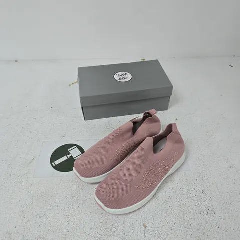 URBAN JACKS PINK KNIT SLIP-ON SNEAKERS β UK 8