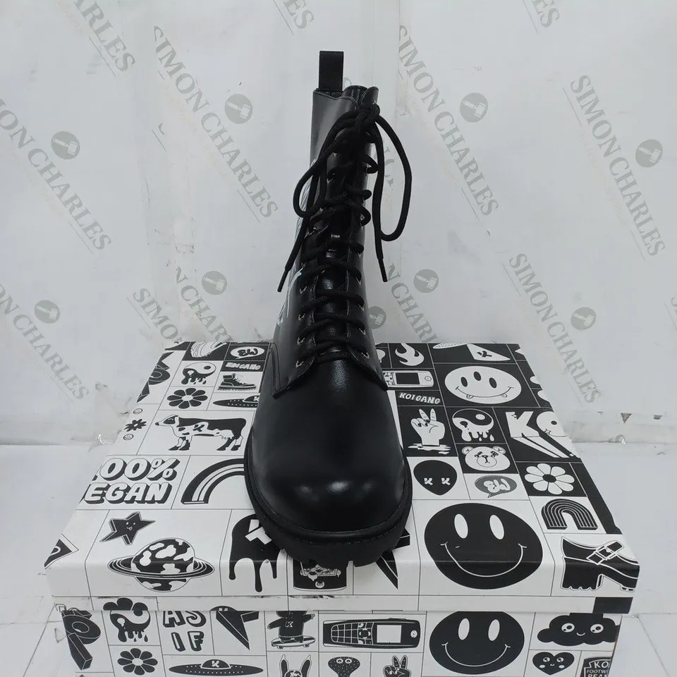 KOI FOOTWEAR MENS BLACK ANIMAL FREE MILITARY BOOTS SIZE 10