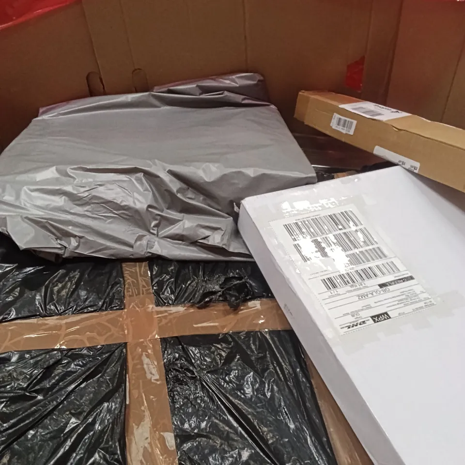 PALLET OF ASSORTED ITEMS INCLUDING - FOLDING PLAY MAT