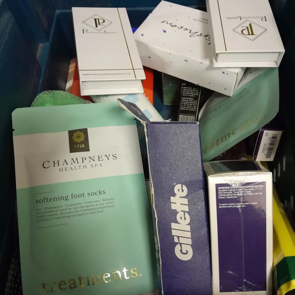 APPROXIMATELY 20 ASSORTED HEALTH & BEAUTY PRODUCTS TO INCLUDE AVEENO OAT MILK CONDITIONER, CERAVE HYDRATING TONER AND CETAPHIL CLEANSER