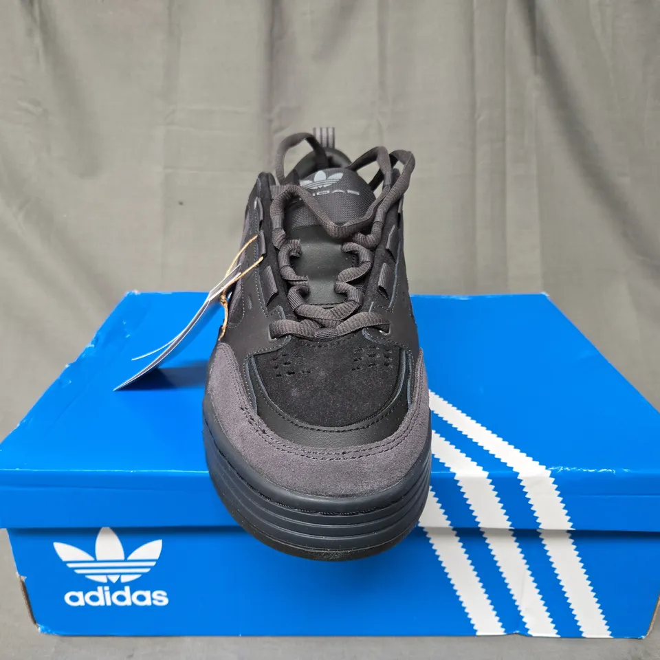 BOXED ADIDAS ADI2000 IN BLACK TRAINERS - UK 12 1/2