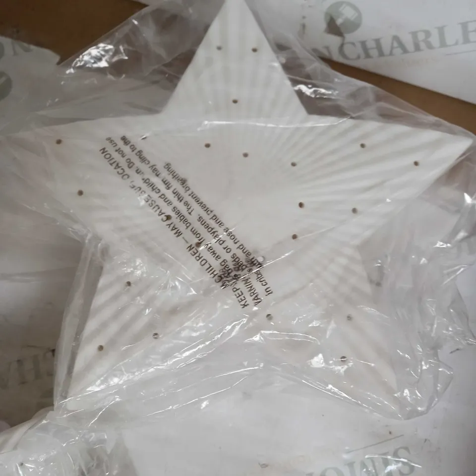 SET OF TWO WHITE LIGHT UP STARS