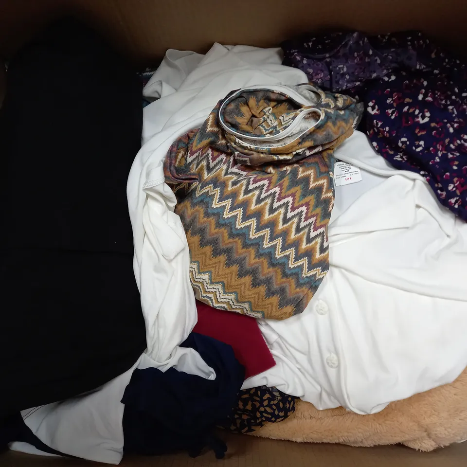 BOX OF APPROXIMATELY 20 ASSORTED ITEMS OF CLOTHING TO INCLUDE KIM & CO., MR. MAX, RUTH LANGSFORD, ETC