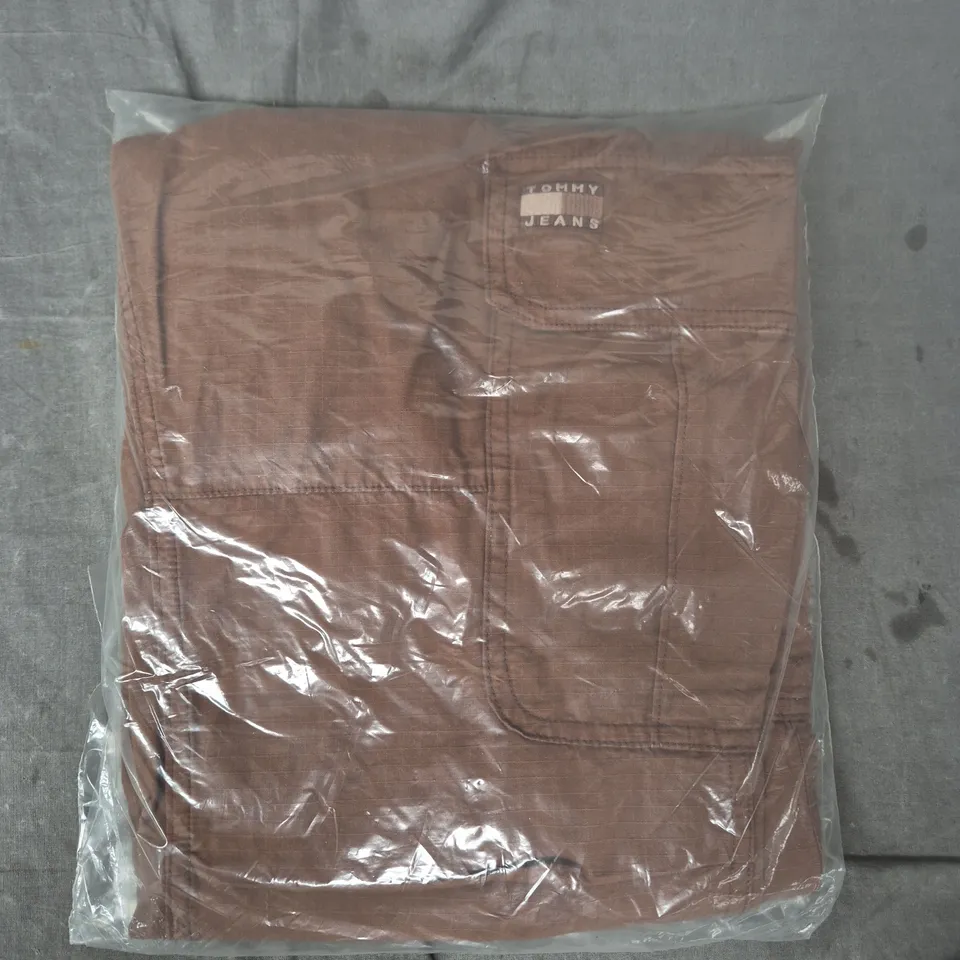 TOMMY JEANS RYAN RIPSTOP CARGO PANTS IN PECAN NUT COLOUR SIZE 34/32