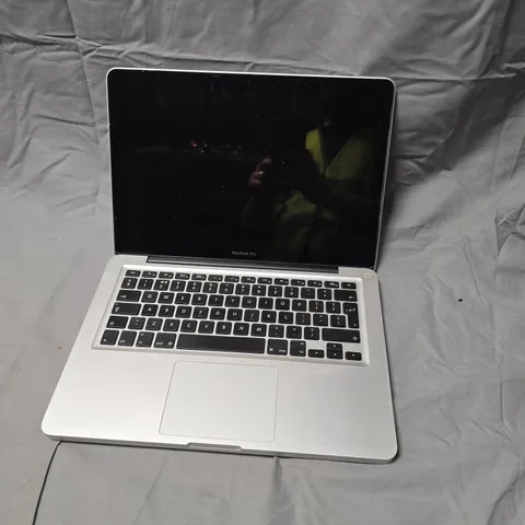 APPLE MACBOOK PRO 13-INCH ALUMINIUM LAPTOP