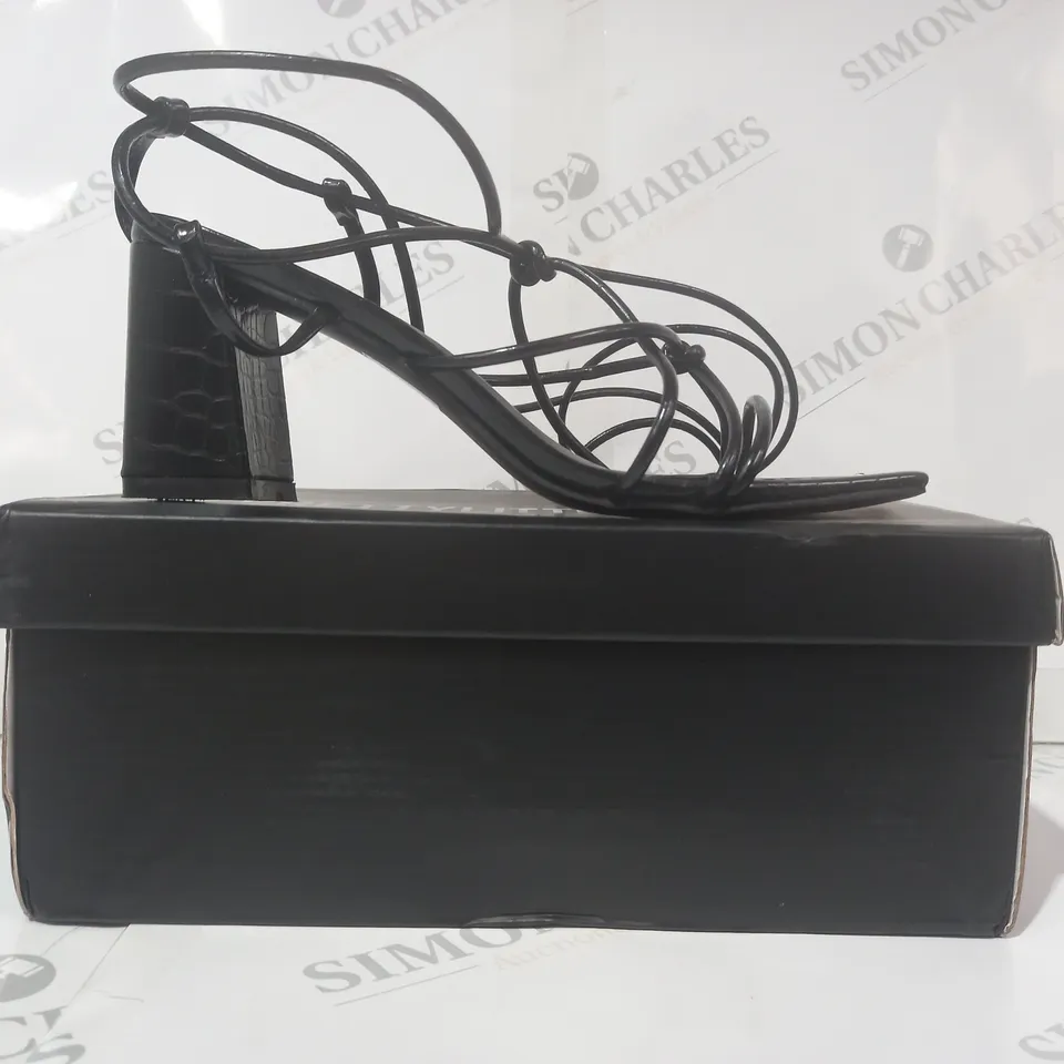 BOXED PAIR OF PRETTY LITTLE THING OPEN SQUARE TOE KNOTTED LACE UP SANDALS IN BLACK UK SIZE 6