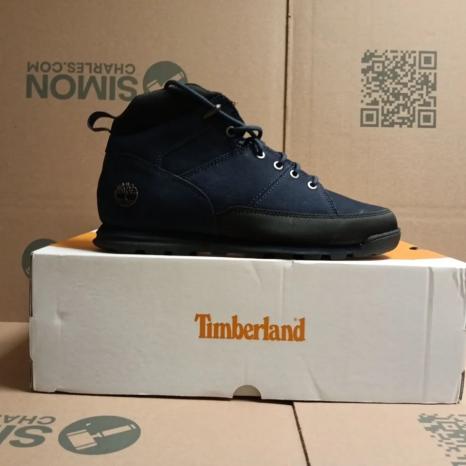 BOXED PAIR OF TIMBERLAND EURO ROCK MID LACE BOOTS IN NAVY SIZE UK 9