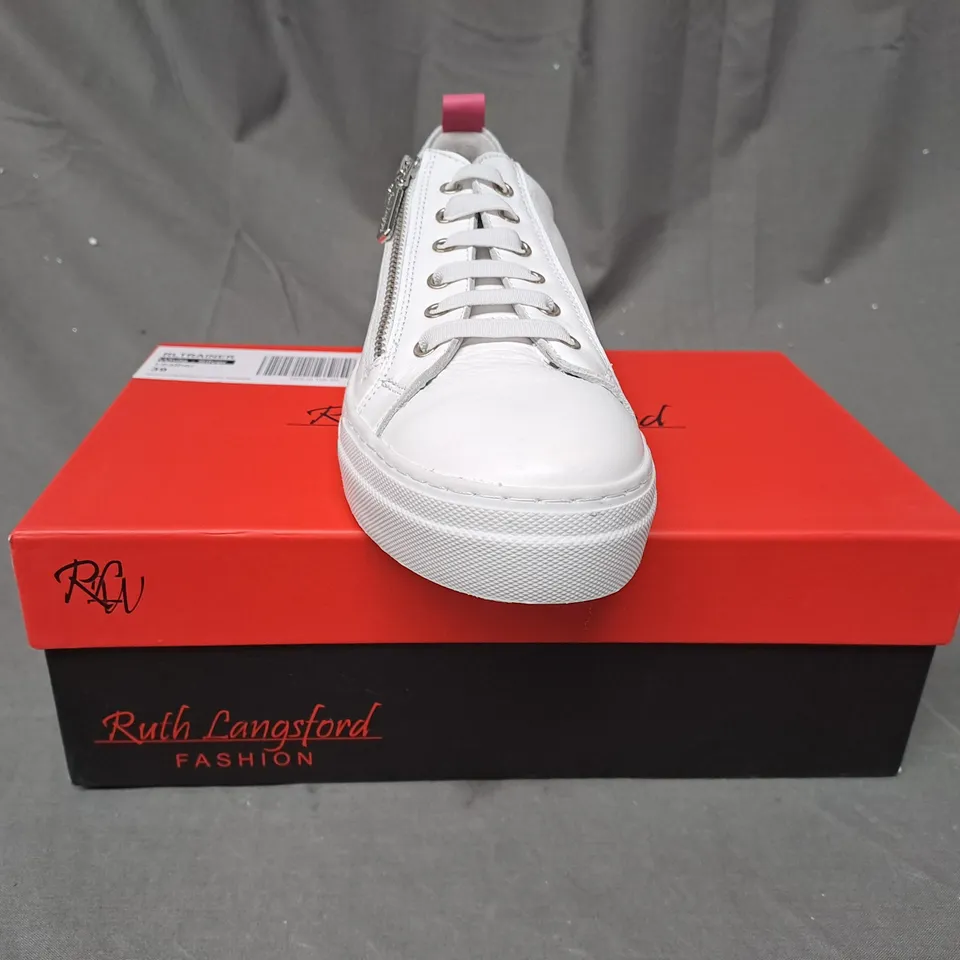 BOXED PAIR OF RUTH LANGSFORD ZIP DETAIL TRAINERS IN WHITE/PINK SIZE 6