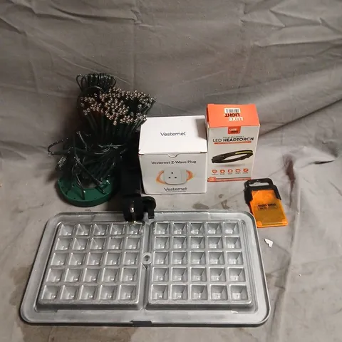 APPROXIMATELY 20 ASSORTED HOUSEHOLD ITEMS TO INCLUDE LED LIGHTS, LED HEADTORCH AND MICRO CUBES