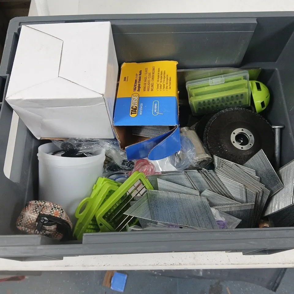 LOT OF ASSORTED HOUSEHOLD ITEMS TO INCLUDE GLASS WIPES, CUTTING DISCS AND TACWISE FINISHING NAILS