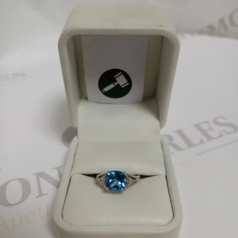 DESIGNER 9CT WHITE GOLD BLUE TOPAZ & DIAMOND RING, WEIGHT +-2.06CT