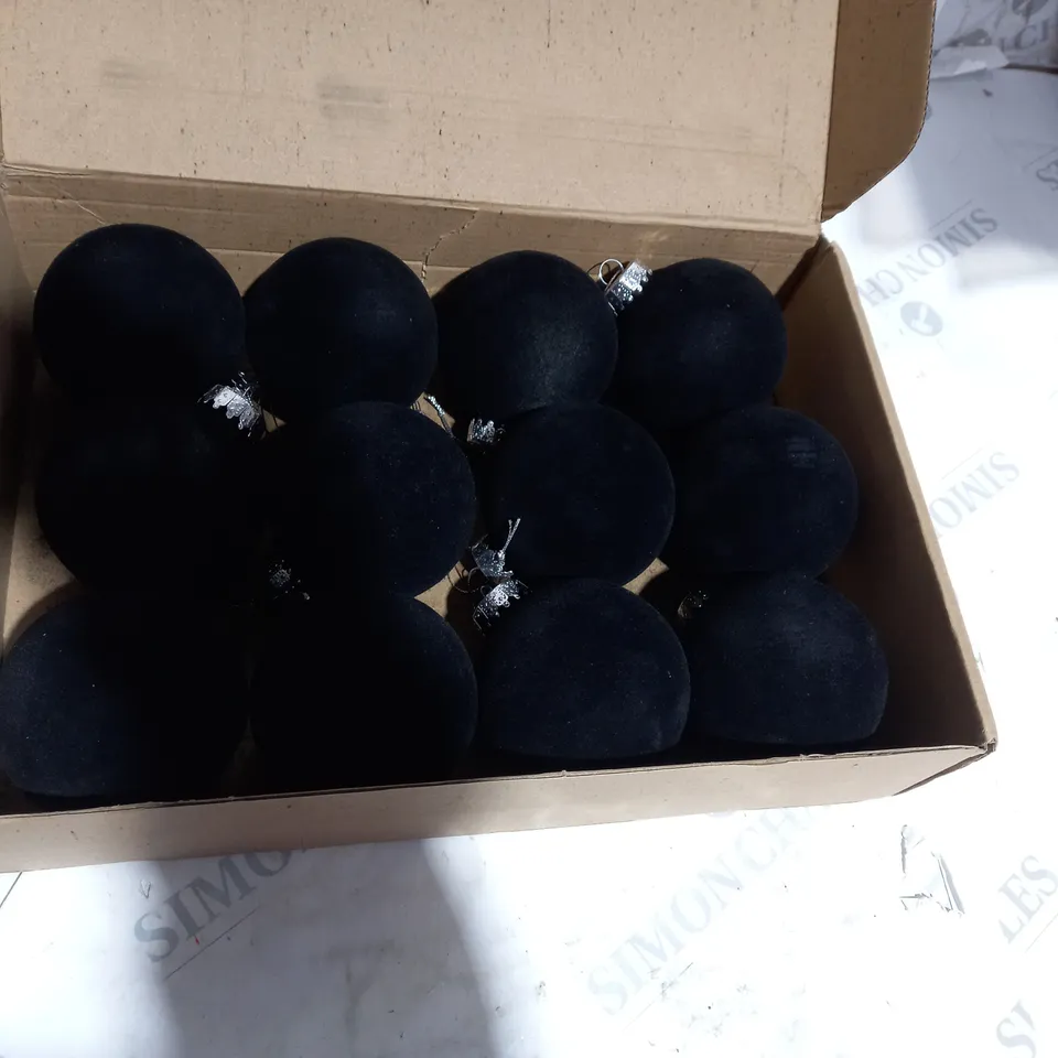 SET OF 12 BLACK CHRISTMAS BAUBLES 