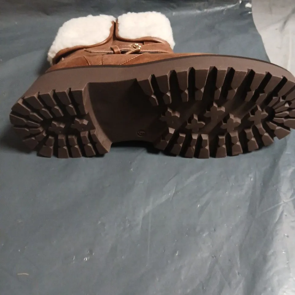 TU BROWN LEATHER MID-CALF BOOTS WITH WHITE SHEARLING LINING AND BUCKLE STRAP, SIZE 6