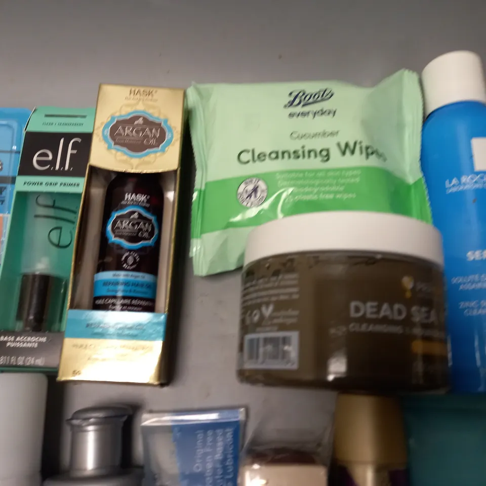LOT OF APPROXIMATELY 25 ASSORTED HEALTH AND BEAUTY ITEMS TO INCLUDE DEAD SEA MUD MASK, O'KEEFES HEALTHY FEET AND RITUAL OF SAKURA DEODORANT 