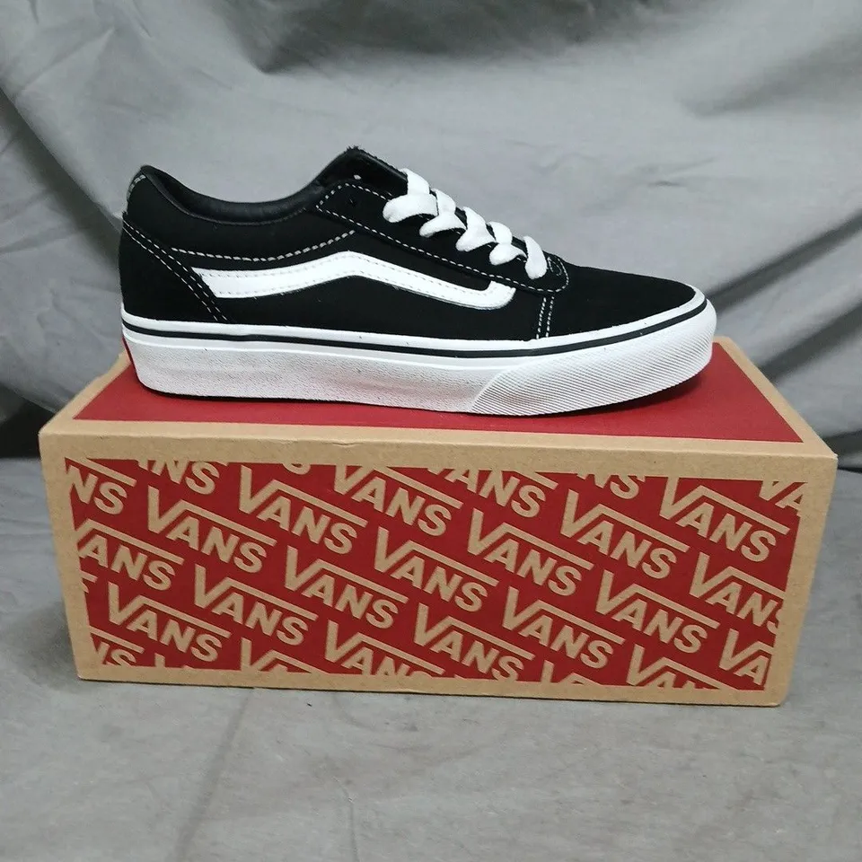 VANS OLD SKOOL TRAINERS – BLACK/WHITE - SIZE 2