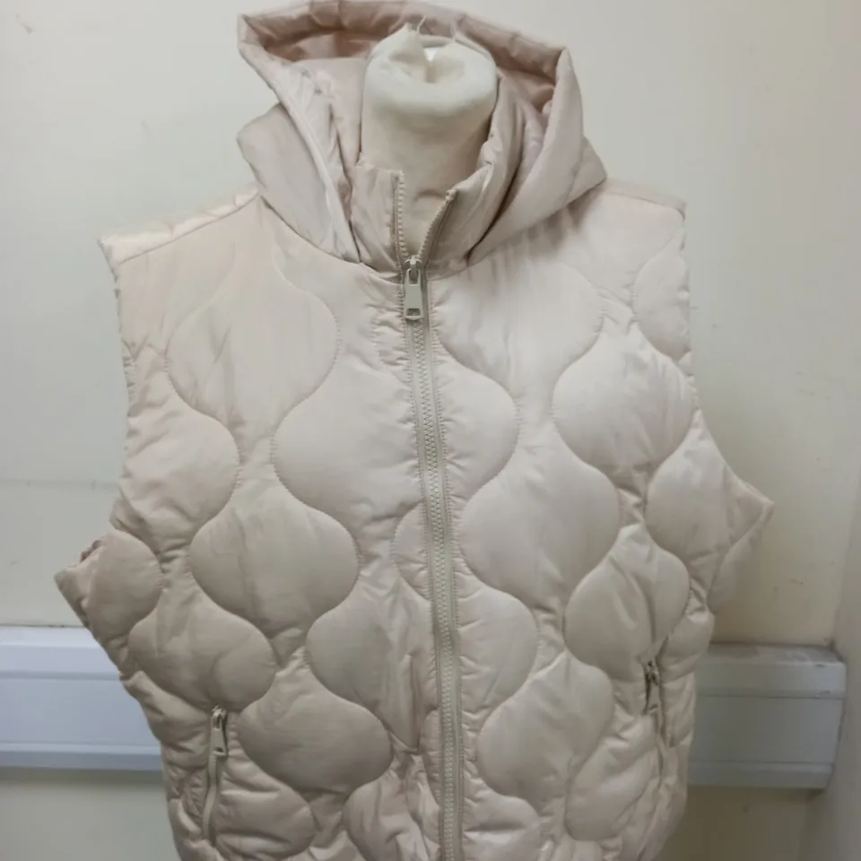 STUDIO OUTERWEAR PADDED SLEEVELESS JACKET IN STONE SIZE 22