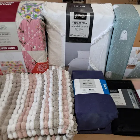 LOT OF APPROXIMATELY 17 ASSORTED BEDDING AND SOFT FURNISHING ITEMS TO INCLUDE DUVETS, MATS AND SHEETS