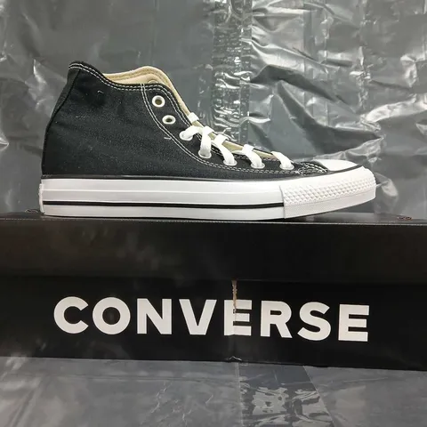 BOXED PAIR OF CONVERSE ALL STAR SHOES IN BLACK SIZE UK 6