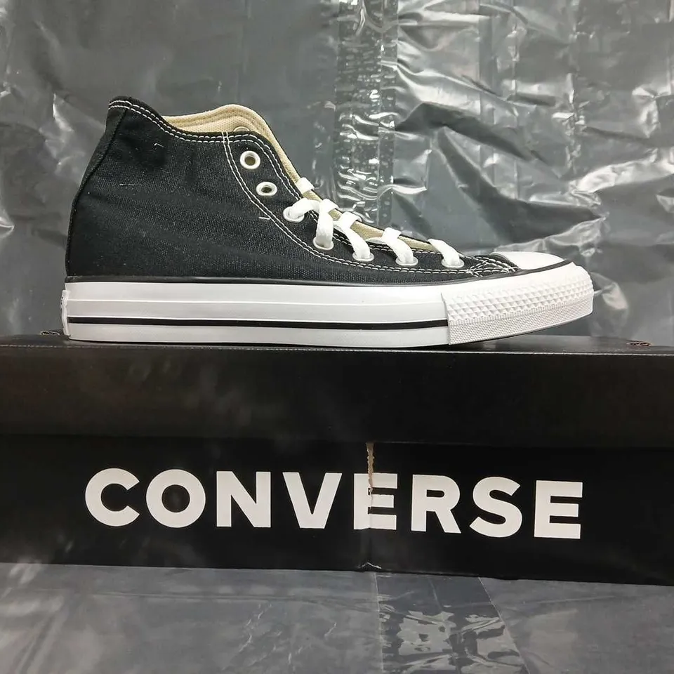 BOXED PAIR OF CONVERSE ALL STAR SHOES IN BLACK SIZE UK 6