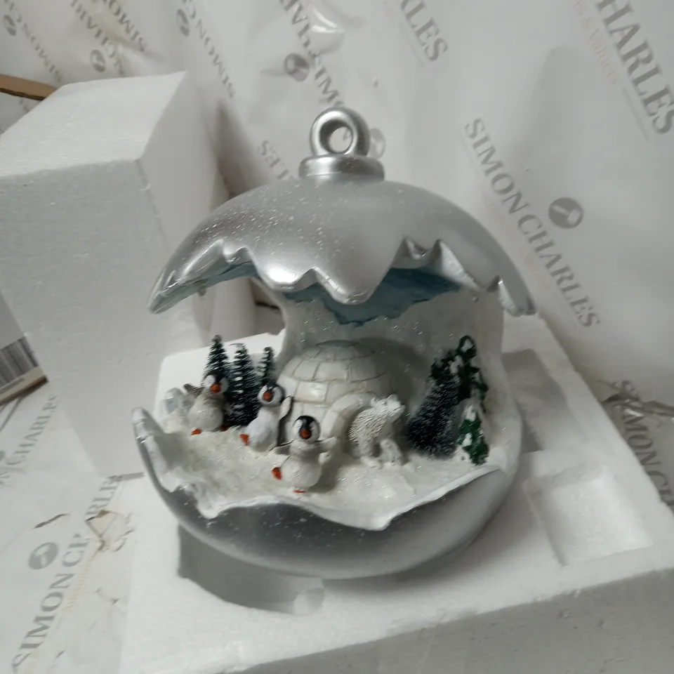 BOXED SANTA EXPRESS CHRISTMAS DETAILED BAUBLE DECORATION