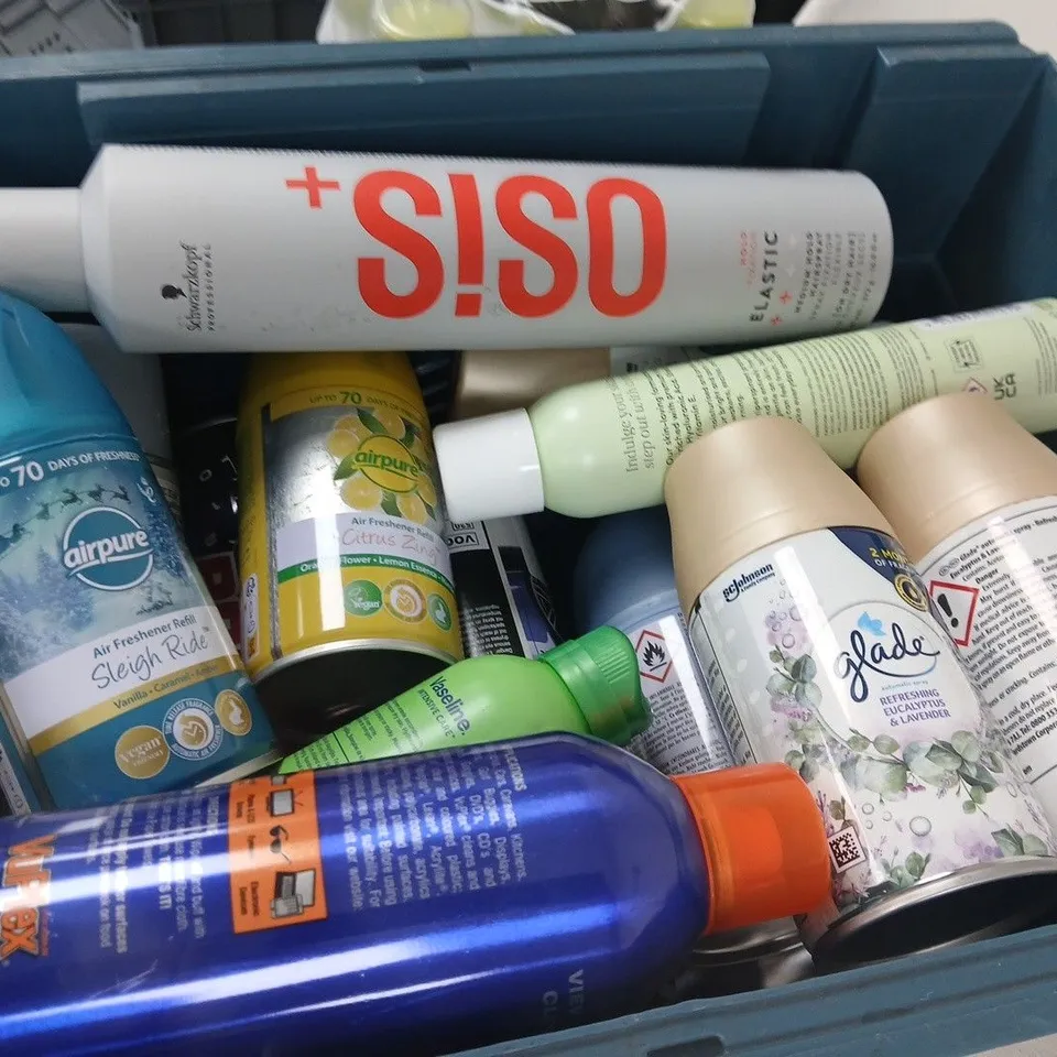 APPROXIMATELY 15 ASSORTED AEROSOLS TO INCLUDE VASELINE ALOE SOOTH, OSIS+ ELASTIC HOLD, AIRPURE SLEIGH RIDE, ETC