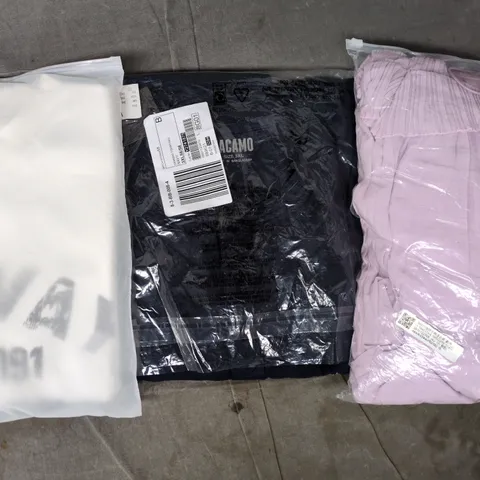 APPROXIMATELY 20 ASSORTED CLOTHING AND FASHION PRODUCTS IN VARIOUS STYLES AND SIZES - COLLECTION ONLY