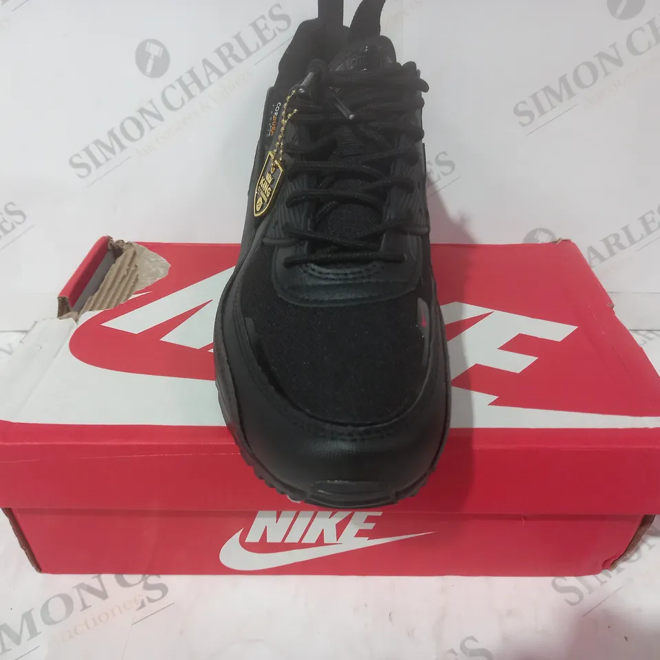 BOXED PAIR OF NIKE AIR MAX 90 SHOES IN BLACK UK SIZE 10