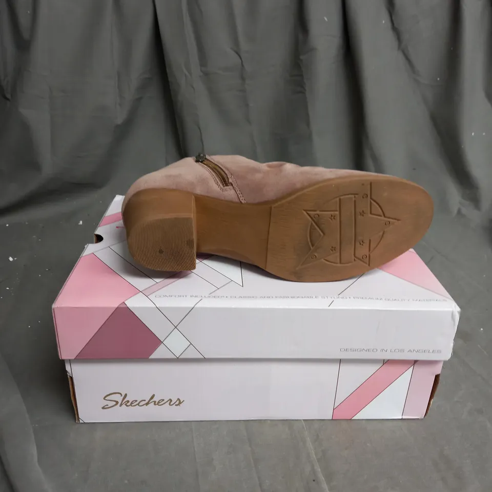 BOXED SKECHERS BIEGE HEELED ZIPPED BOOTS SIZE 7