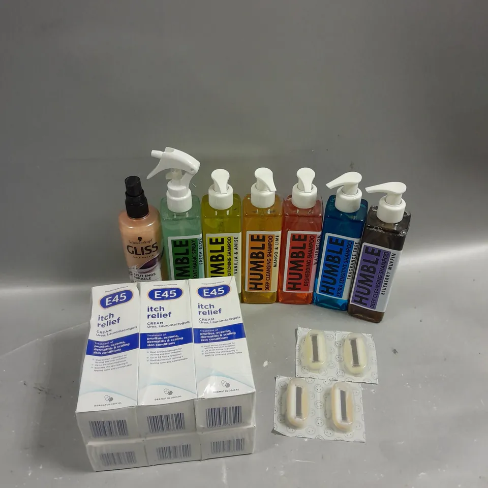 BOX OF APPROXIMATELY 15 COSMETIC ITEMS TO INCLUDE E45 ITCH RELIEF CREAM , HUMBLE SHAMPOO , HAIR REPAIR SPRAY , ETC