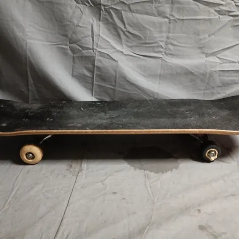 UNBRANDED SKATEBOARD WITH CLOWN GRAPHIC DECK